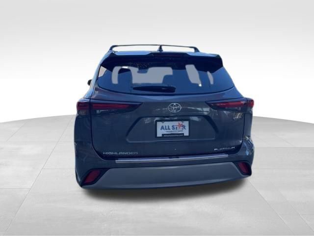 Used 2025 Toyota Highlander Platinum image 5