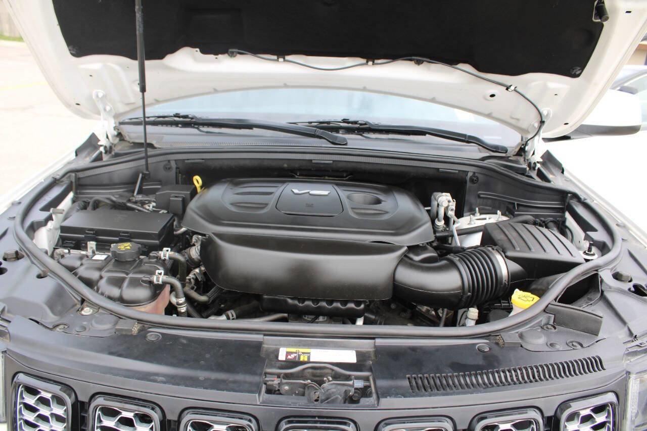 Used 2018 Jeep Grand Cherokee Altitude AWD/4WD image 23