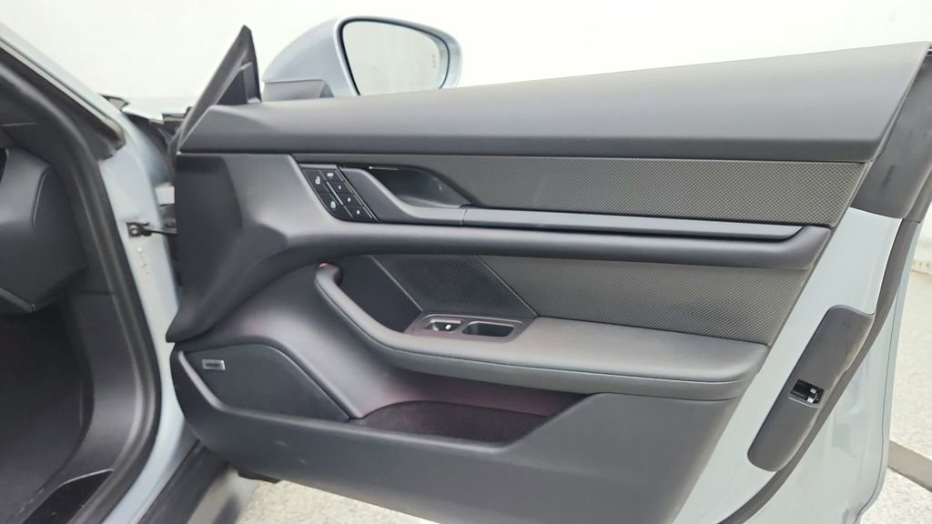 Used 2024 Porsche Taycan GTS image 24