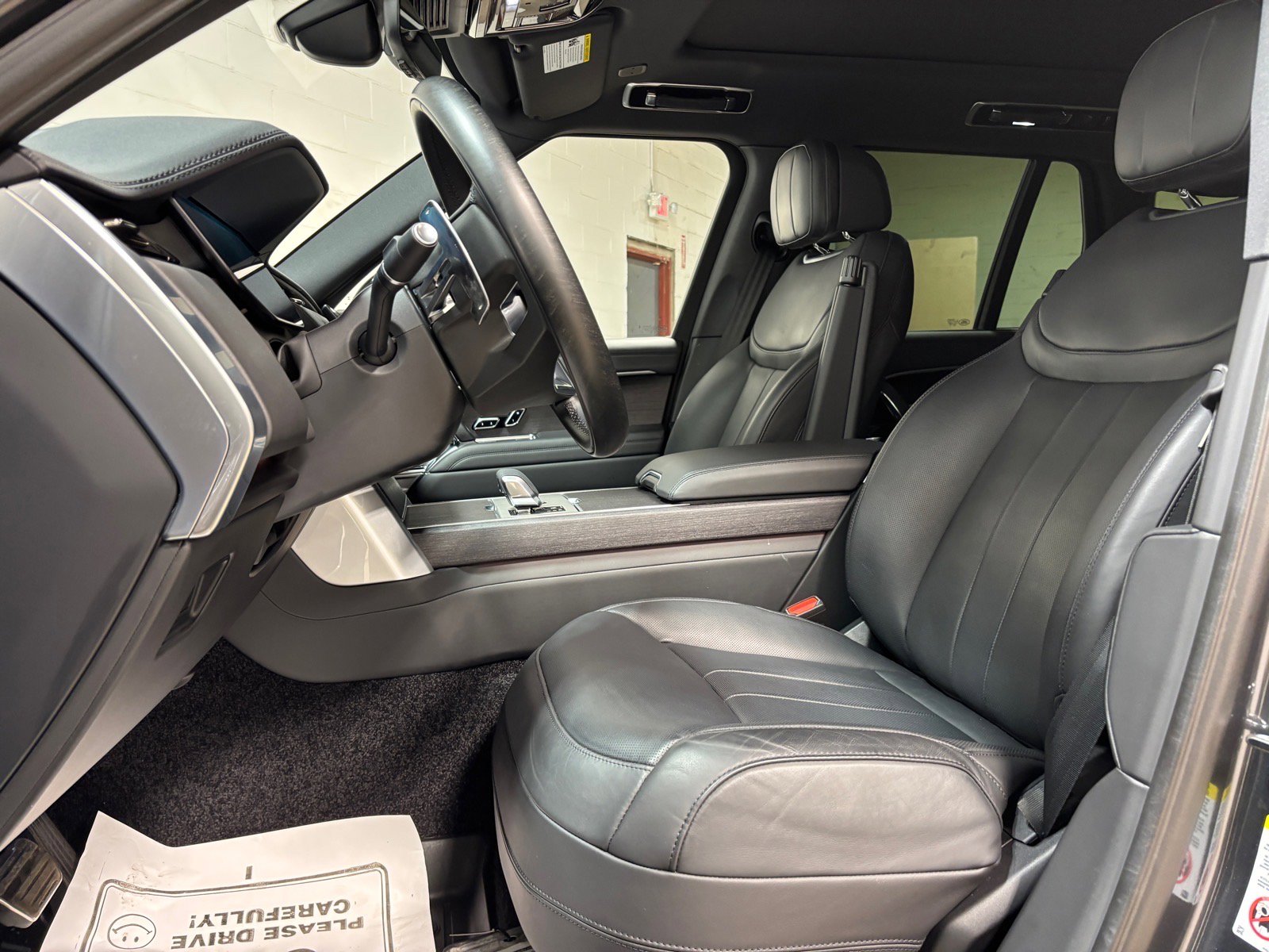 Used 2025 Land Rover Range Rover SE AWD/4WD image 23