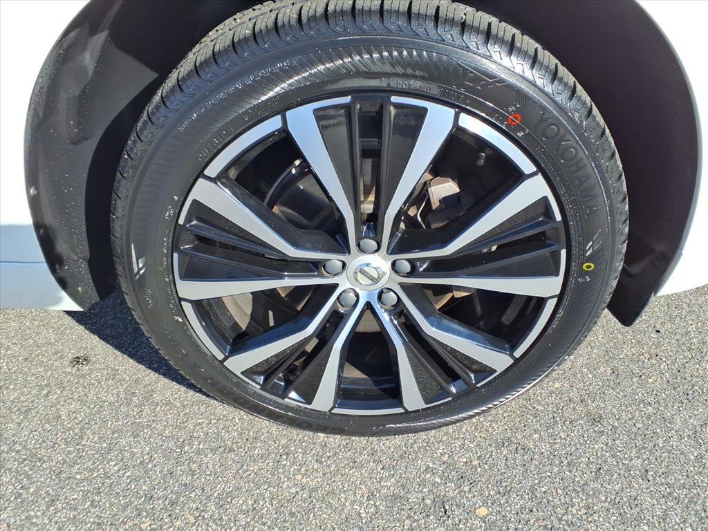 Certified 2023 Volvo XC60 B5 Plus w/ Protection Package Premier image 11