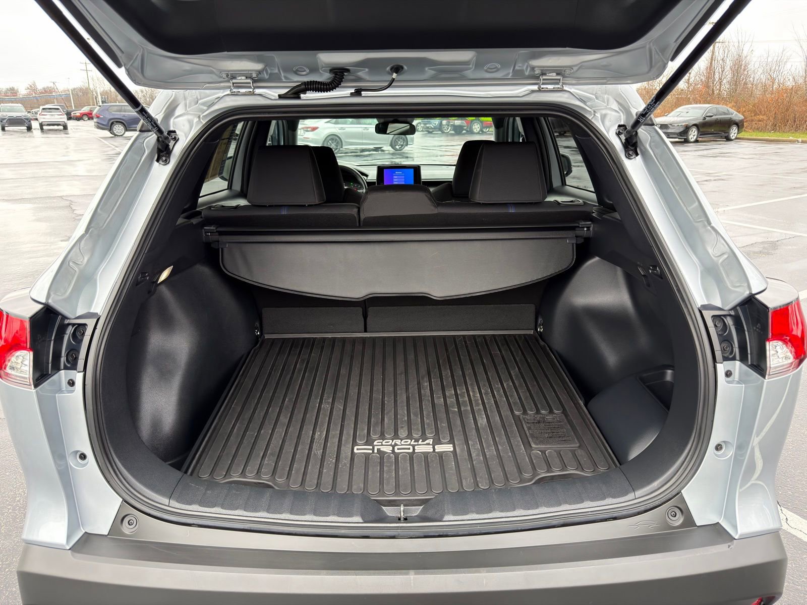 Used 2024 Toyota Corolla Cross SE image 29