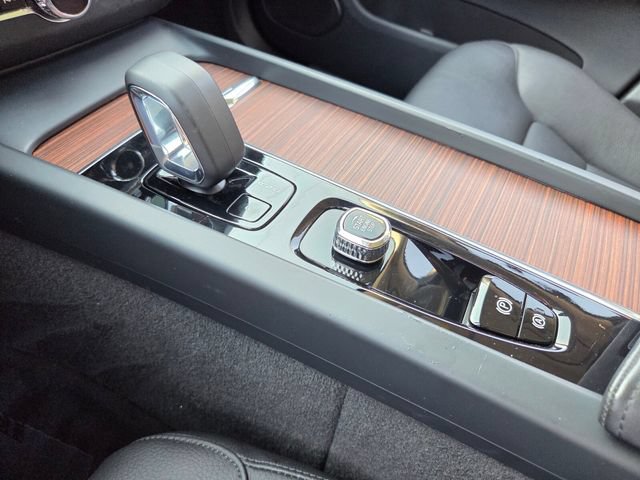 Certified 2023 Volvo XC60 B5 Plus FWD image 34