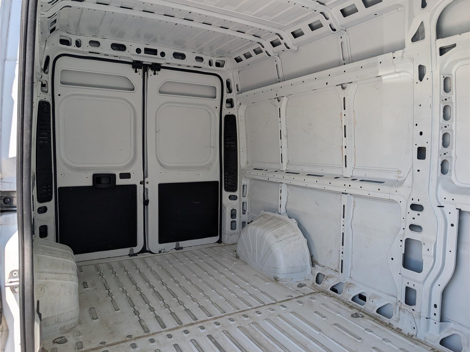 Used 2024 RAM ProMaster 2500 w/ Convenience Group FWD image 12