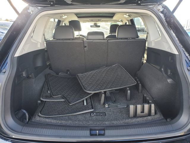 Used 2022 Volkswagen Tiguan SE w/ Panoramic Sunroof Package image 10