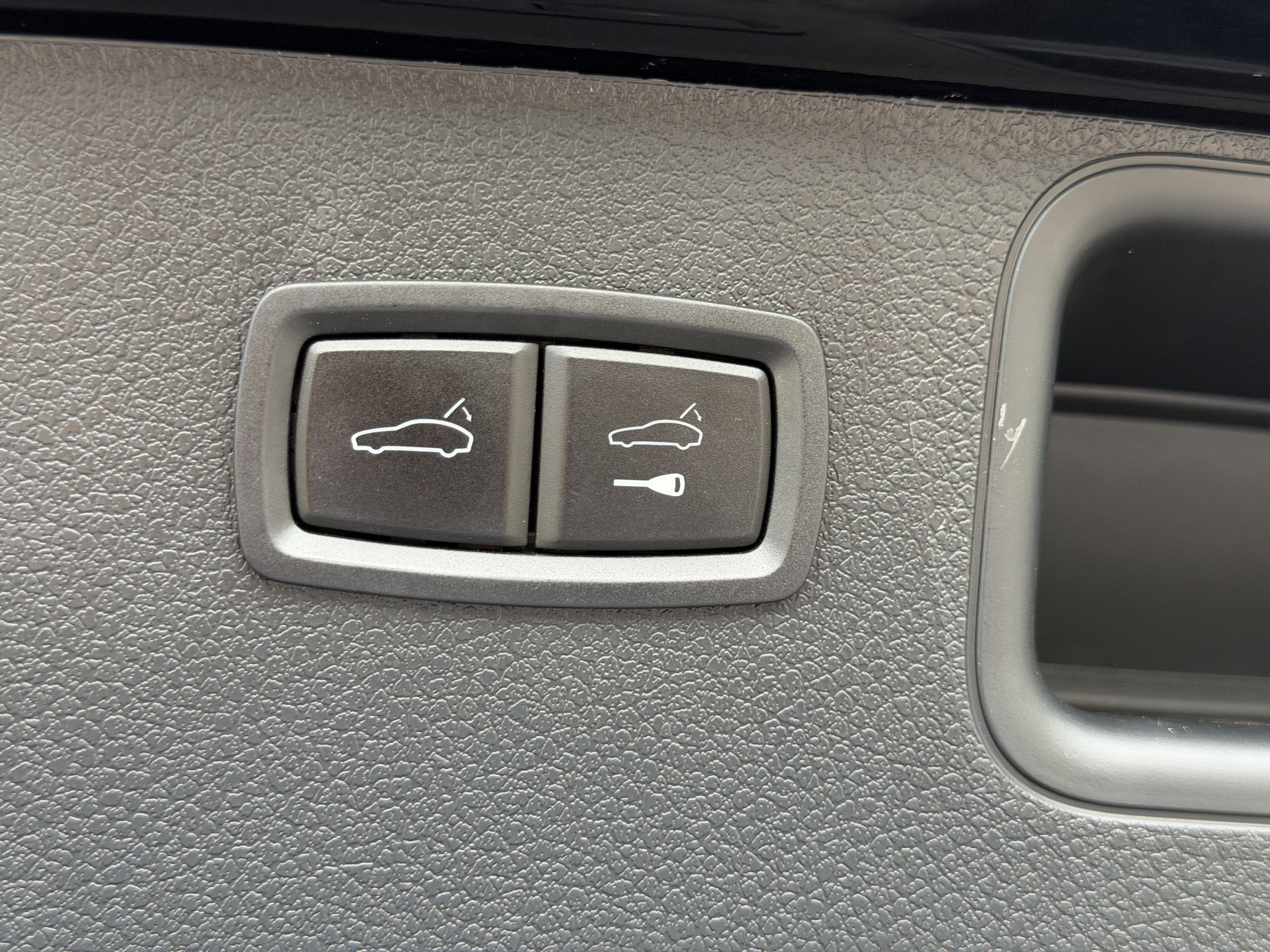 Certified 2024 Porsche Macan image 15