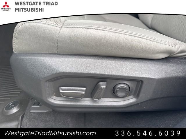 Used 2022 Toyota Tundra SR5 w/ Advanced Technology Package image 15