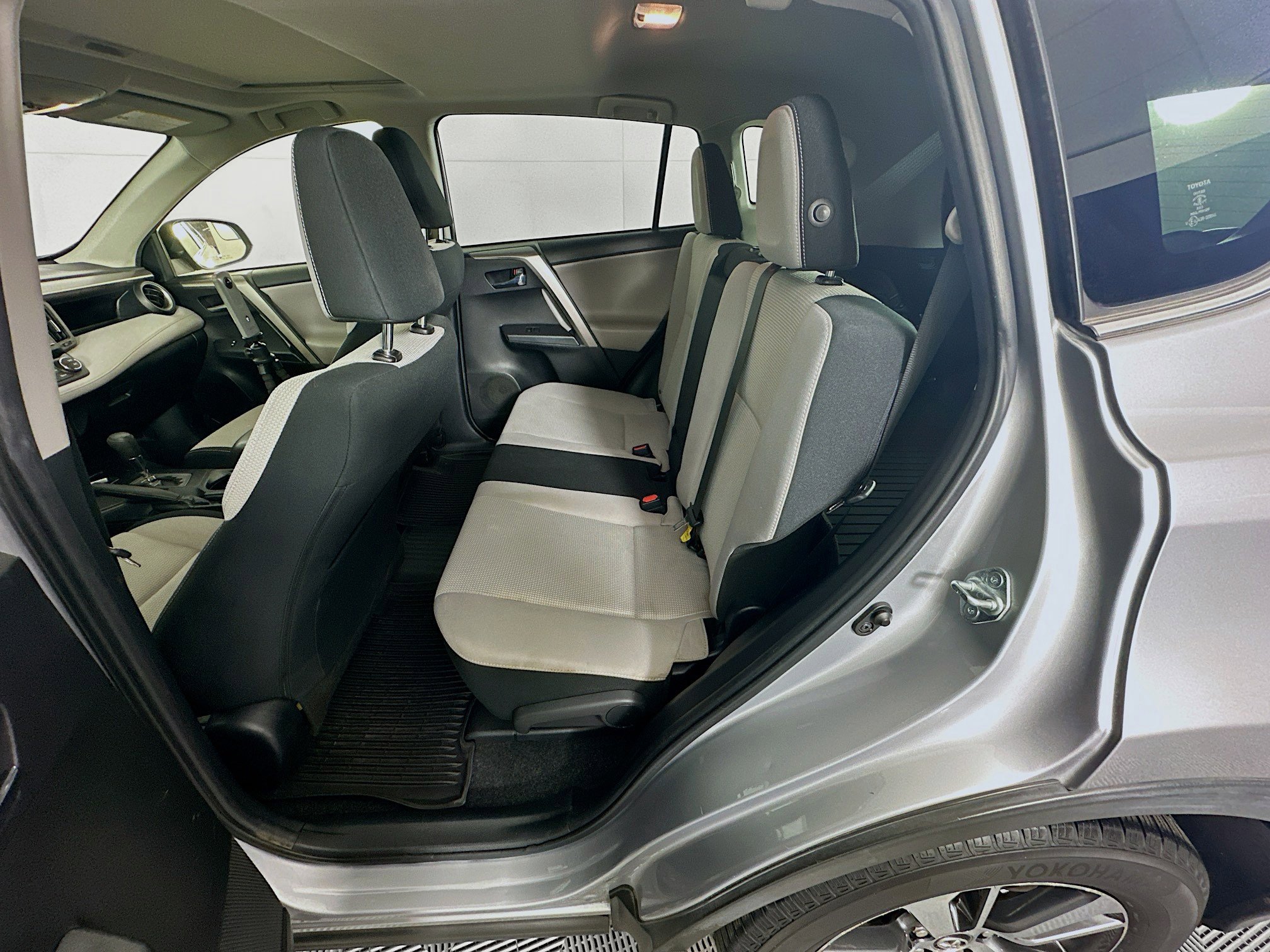 Used 2018 Toyota RAV4 XLE w/ All Weather Liner Package AWD/4WD image 27
