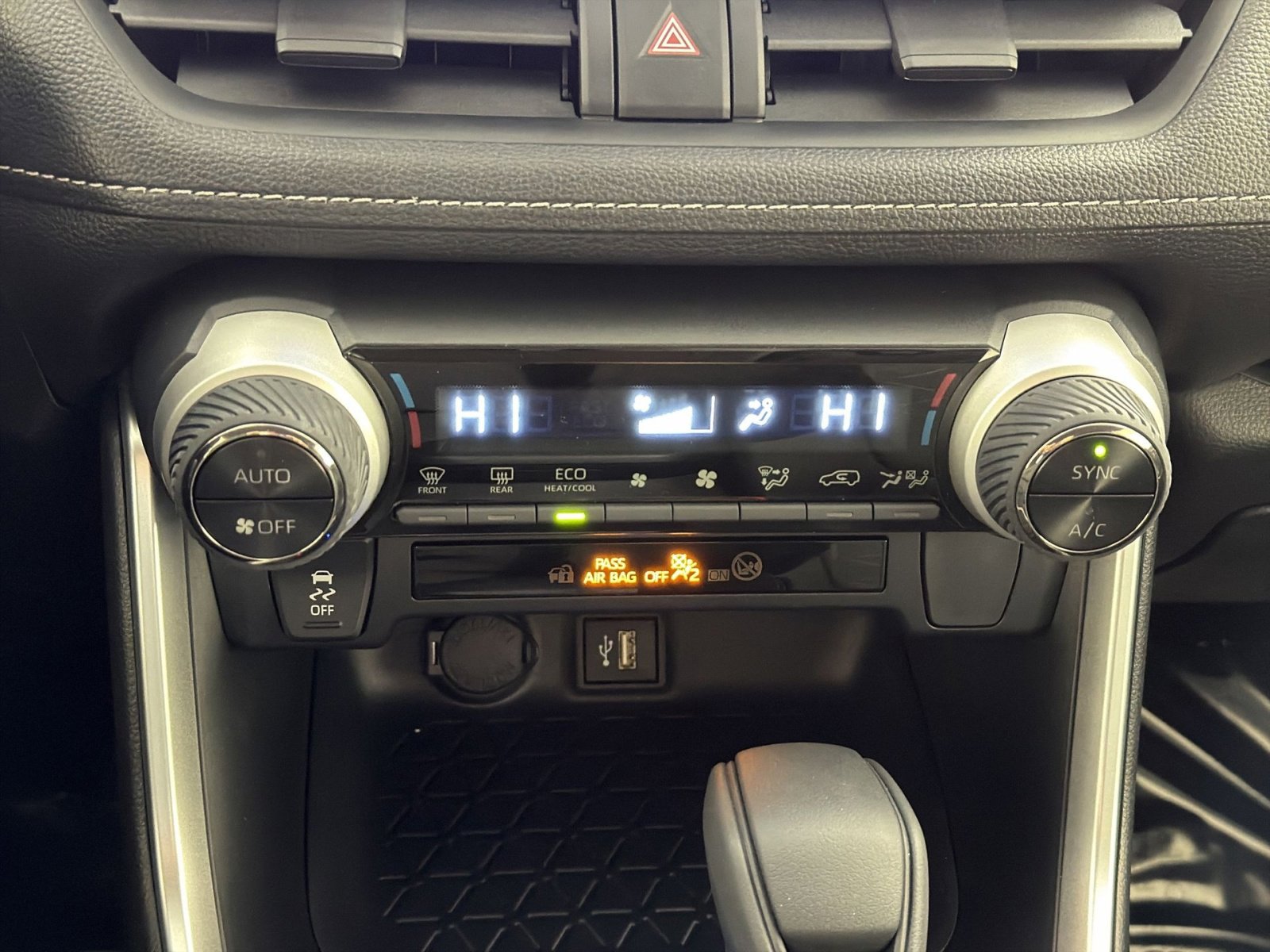 Used 2025 Toyota RAV4 XLE image 19