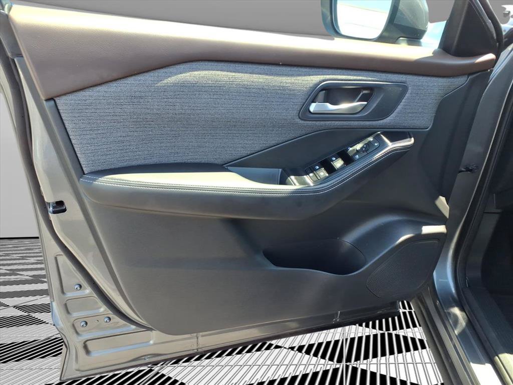 Used 2023 Nissan Rogue SV AWD/4WD image 17