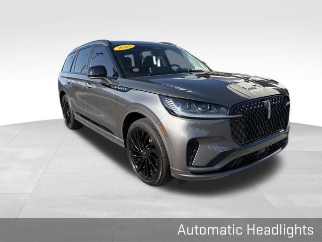 Used 2025 Lincoln Aviator Reserve w/ Equipment Group 201A AWD/4WD image 17