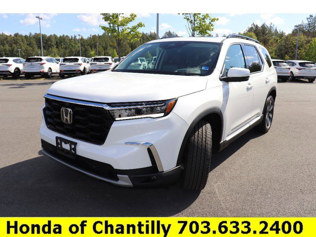 Used 2025 Honda Pilot Elite image 3
