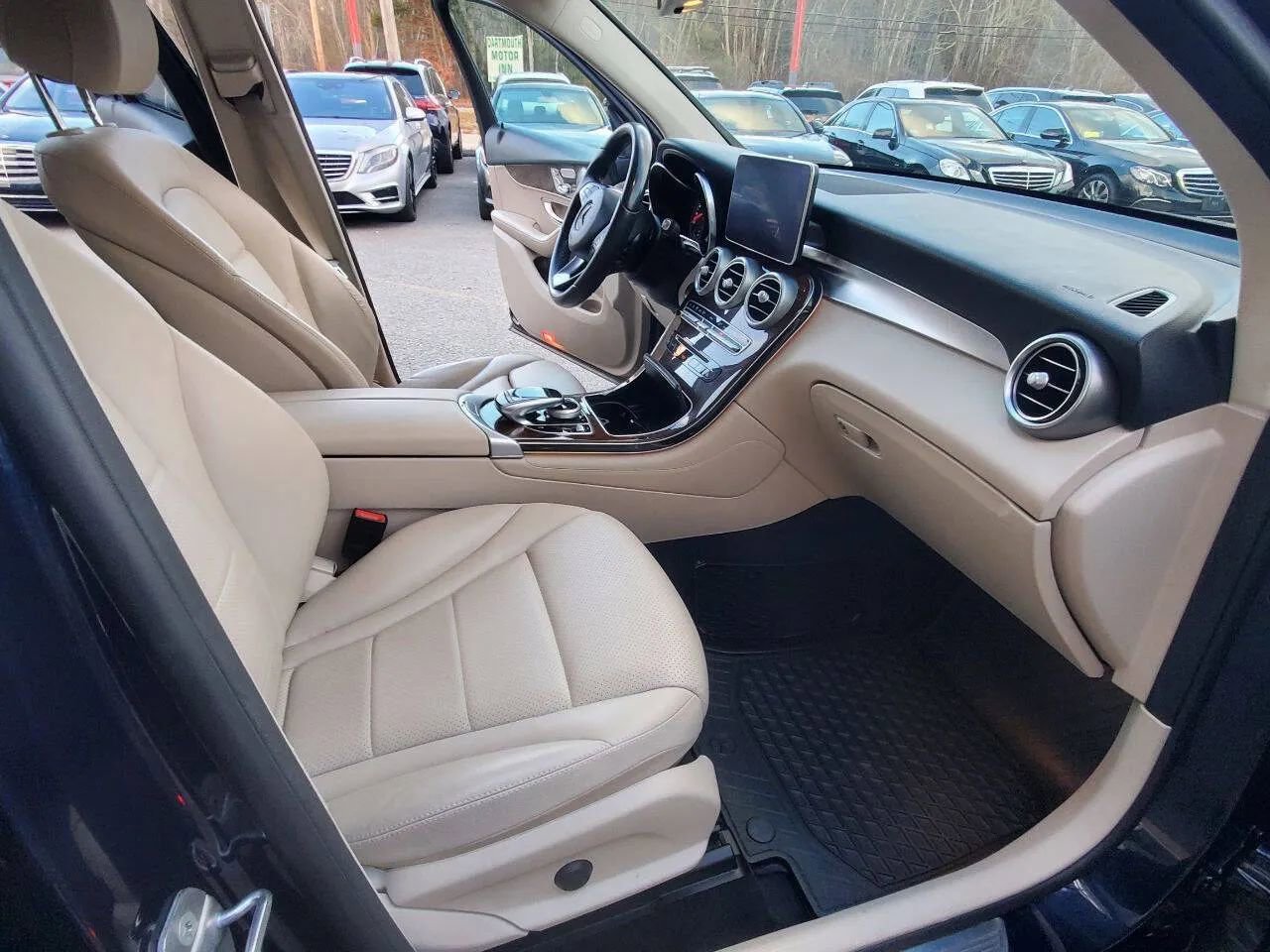 Used 2017 Mercedes-Benz GLC 300 4MATIC image 13