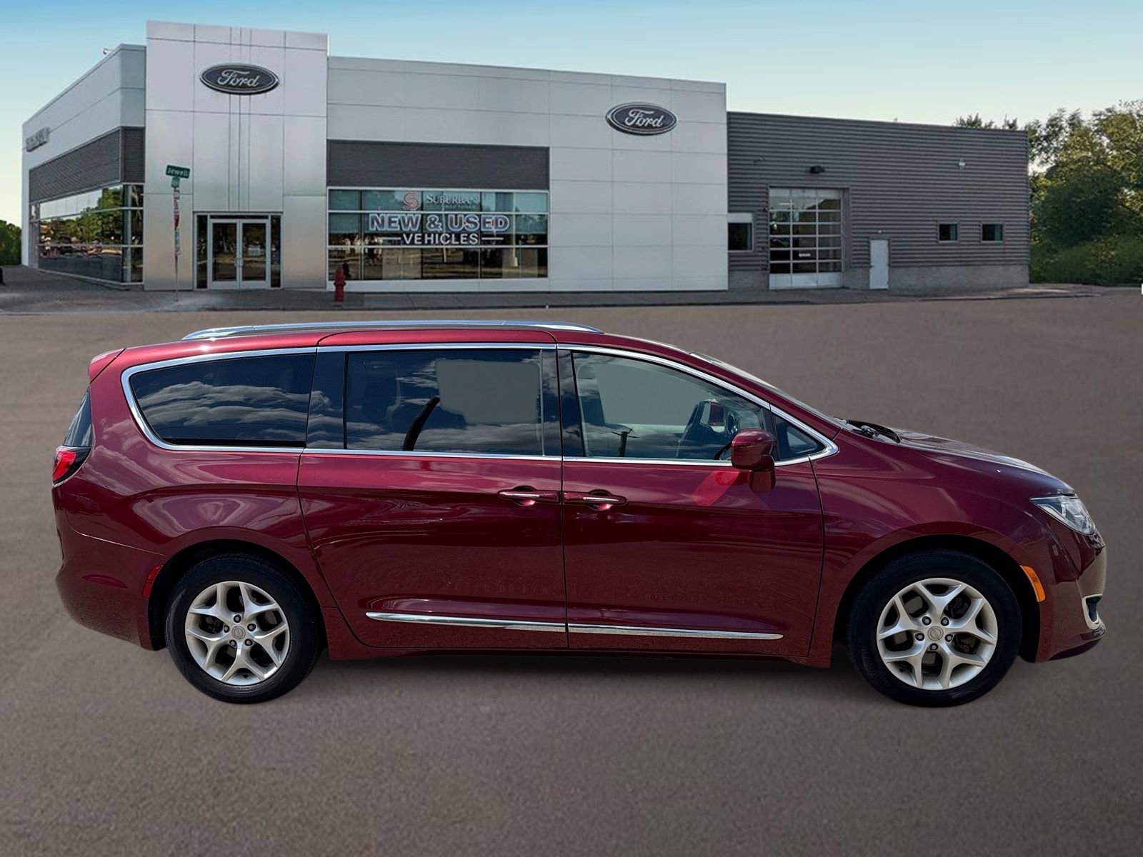 Used 2018 Chrysler Pacifica Touring-L Plus w/ Tire & Wheel Group image 12