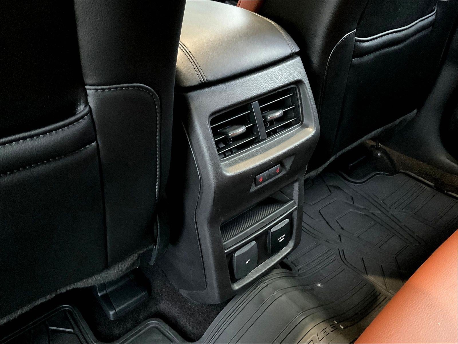 Used 2015 Ford Edge Titanium w/ Equipment Group 302A FWD image 10