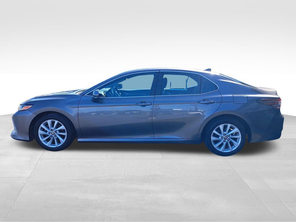 Used 2022 Toyota Camry LE w/ Convenience Package FWD image 2