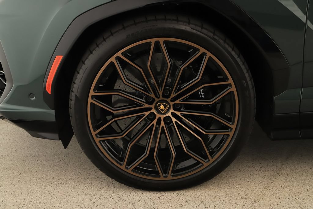 Used 2025 Lamborghini Urus SE AWD/4WD image 41
