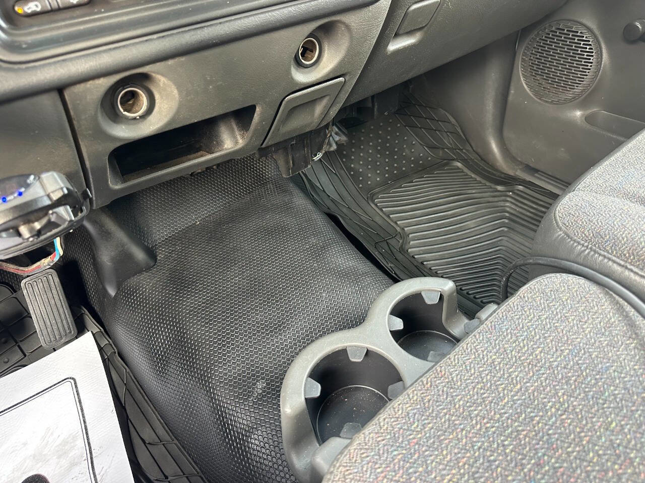 Used 2005 Chevrolet Silverado 3500 2WD Regular Cab image 15