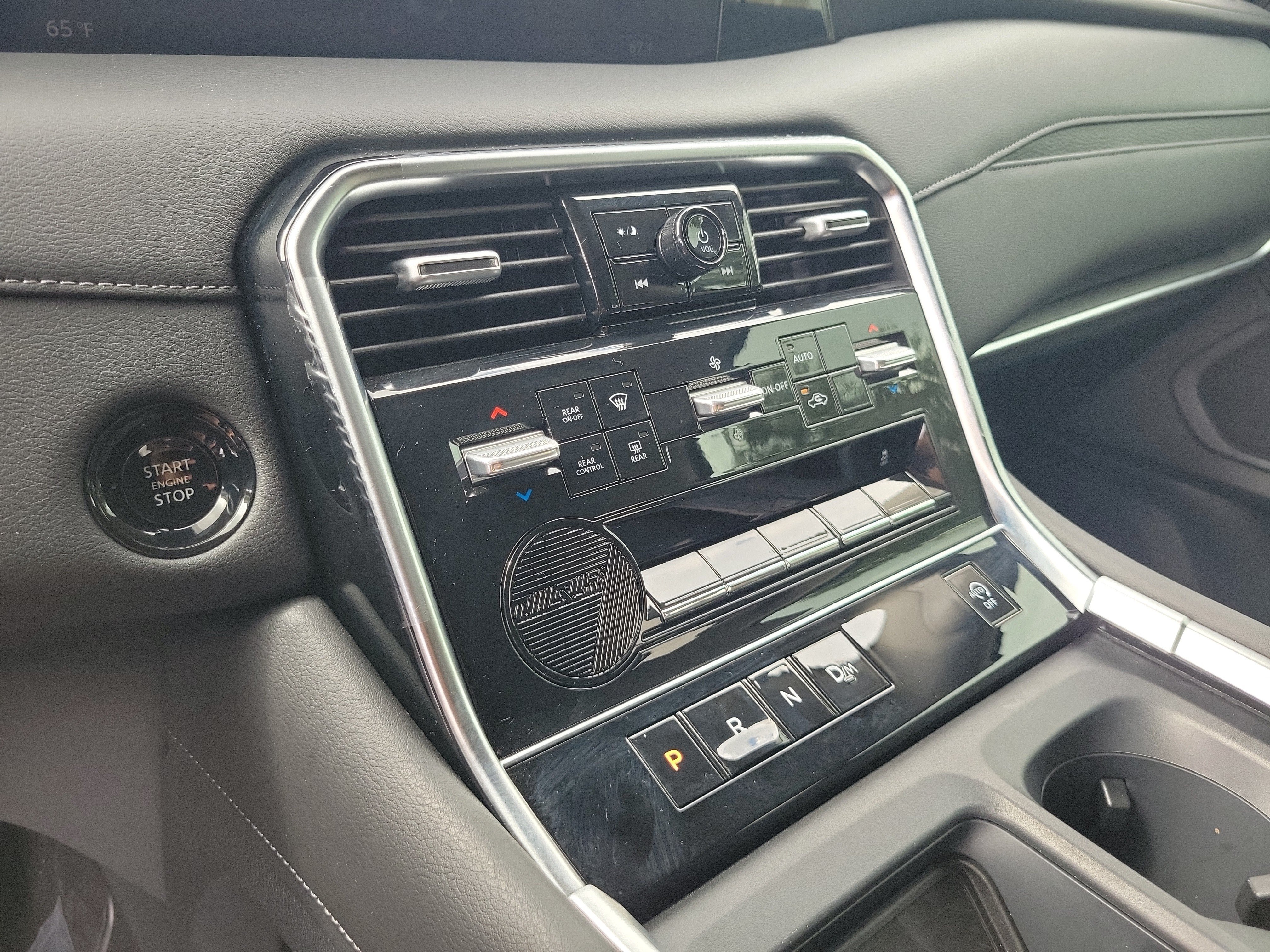 Used 2025 Nissan Armada SV RWD image 23