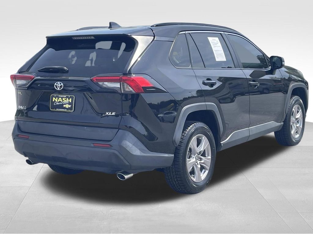 Used 2022 Toyota RAV4 XLE w/ Convenience Package image 3