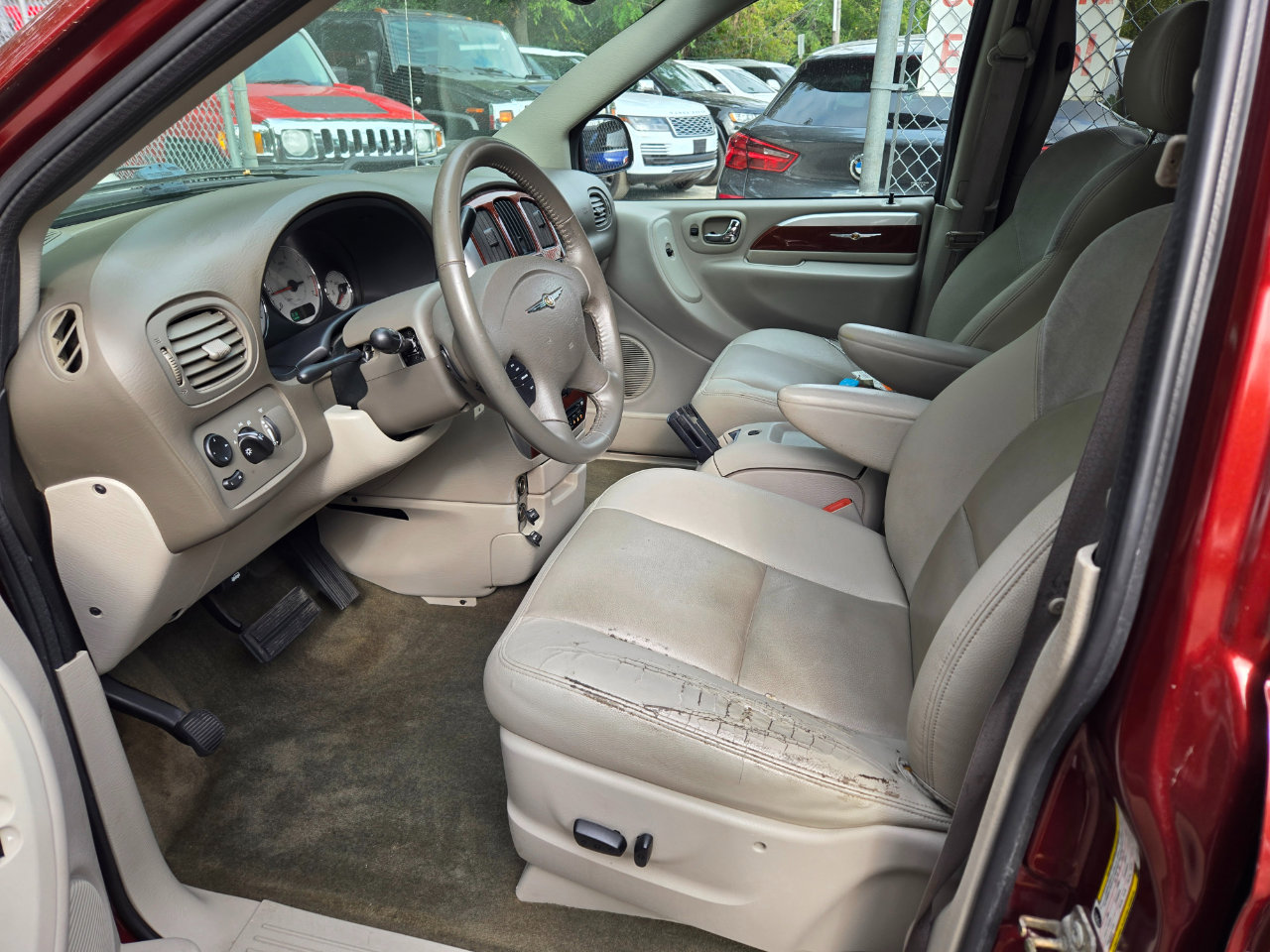 Used 2007 Chrysler Town & Country Limited image 16