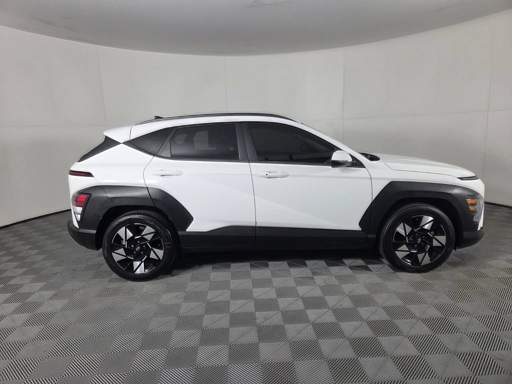 Used 2024 Hyundai Kona SEL FWD image 4