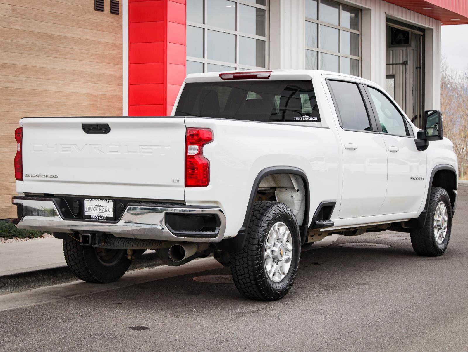 Used 2023 Chevrolet Silverado 2500 LT image 3