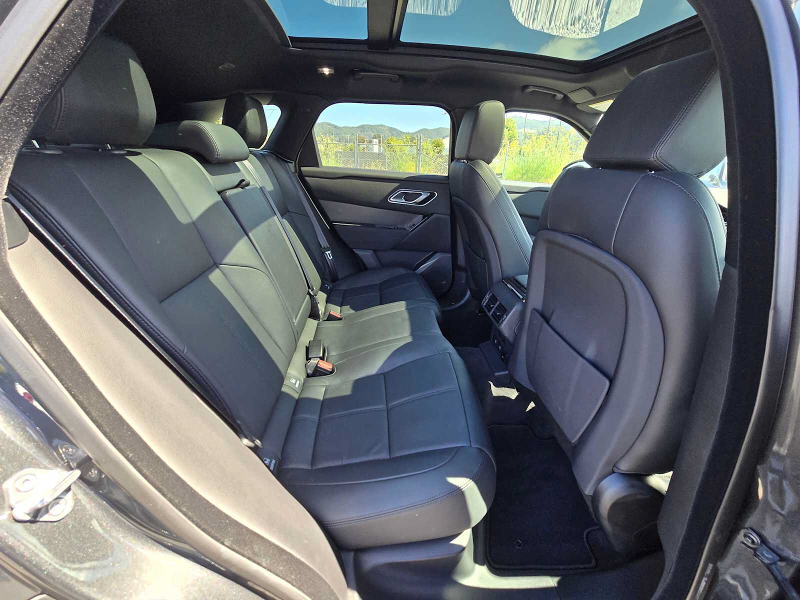 Used 2025 Land Rover Range Rover Velar Dynamic SE AWD/4WD image 12