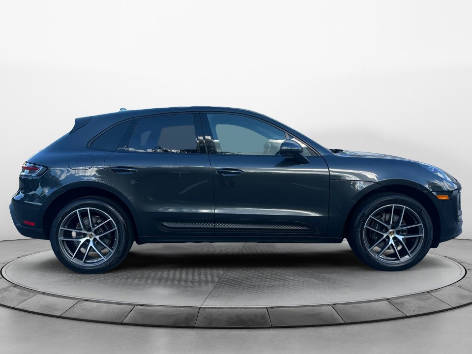 Used 2022 Porsche Macan AWD/4WD image 8