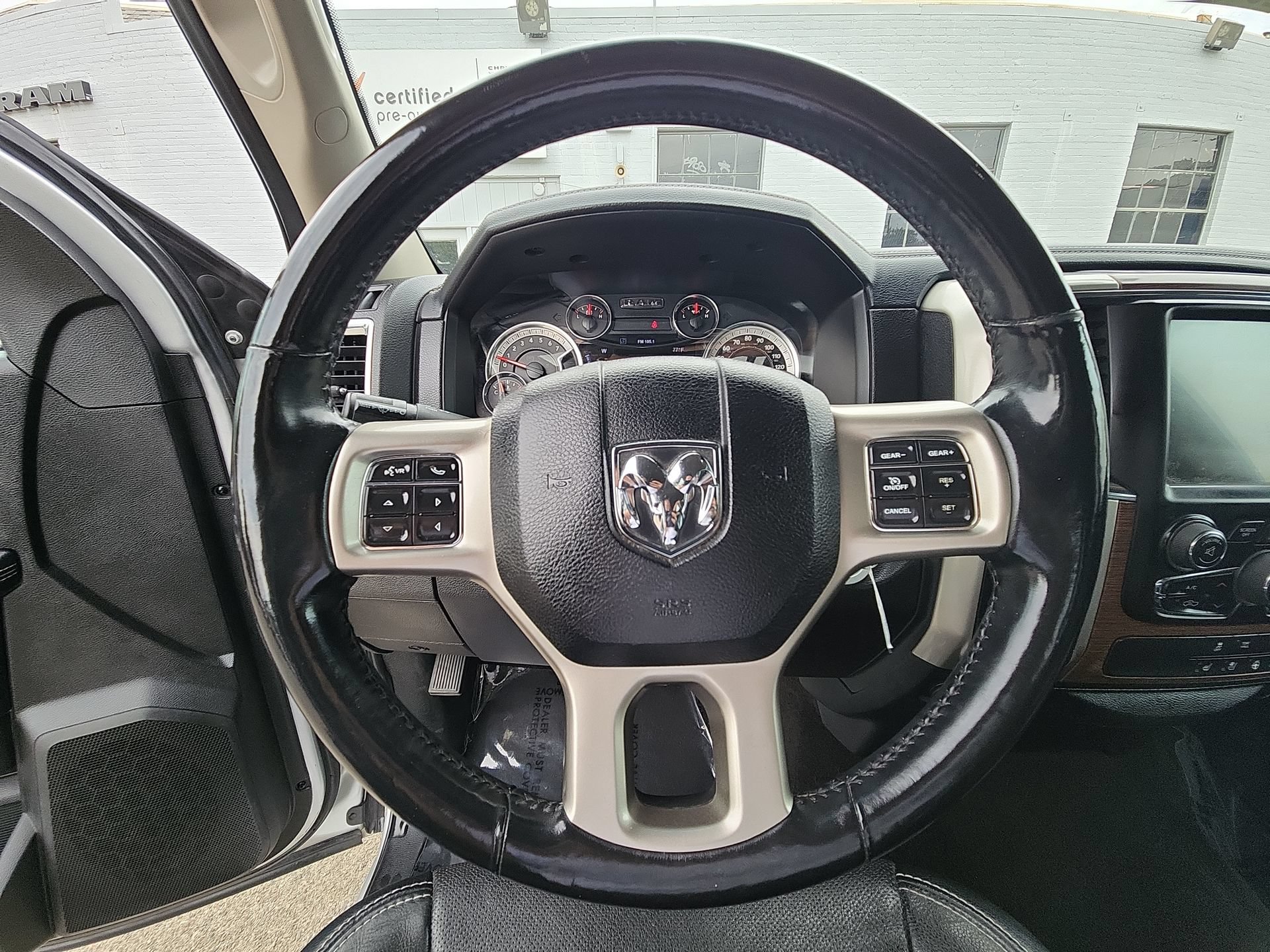 Used 2017 RAM 1500 Laramie AWD/4WD image 11