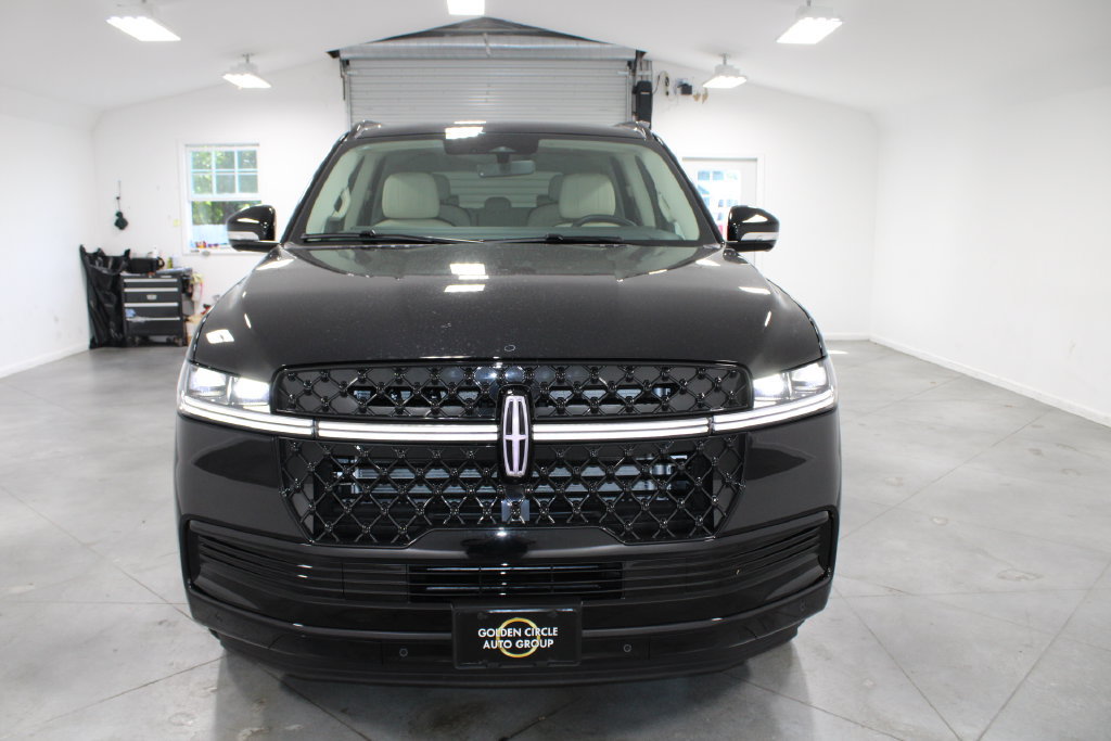 New 2027 Lincoln Navigator Reserve w/ Jet Appearance Package AWD/4WD image 2