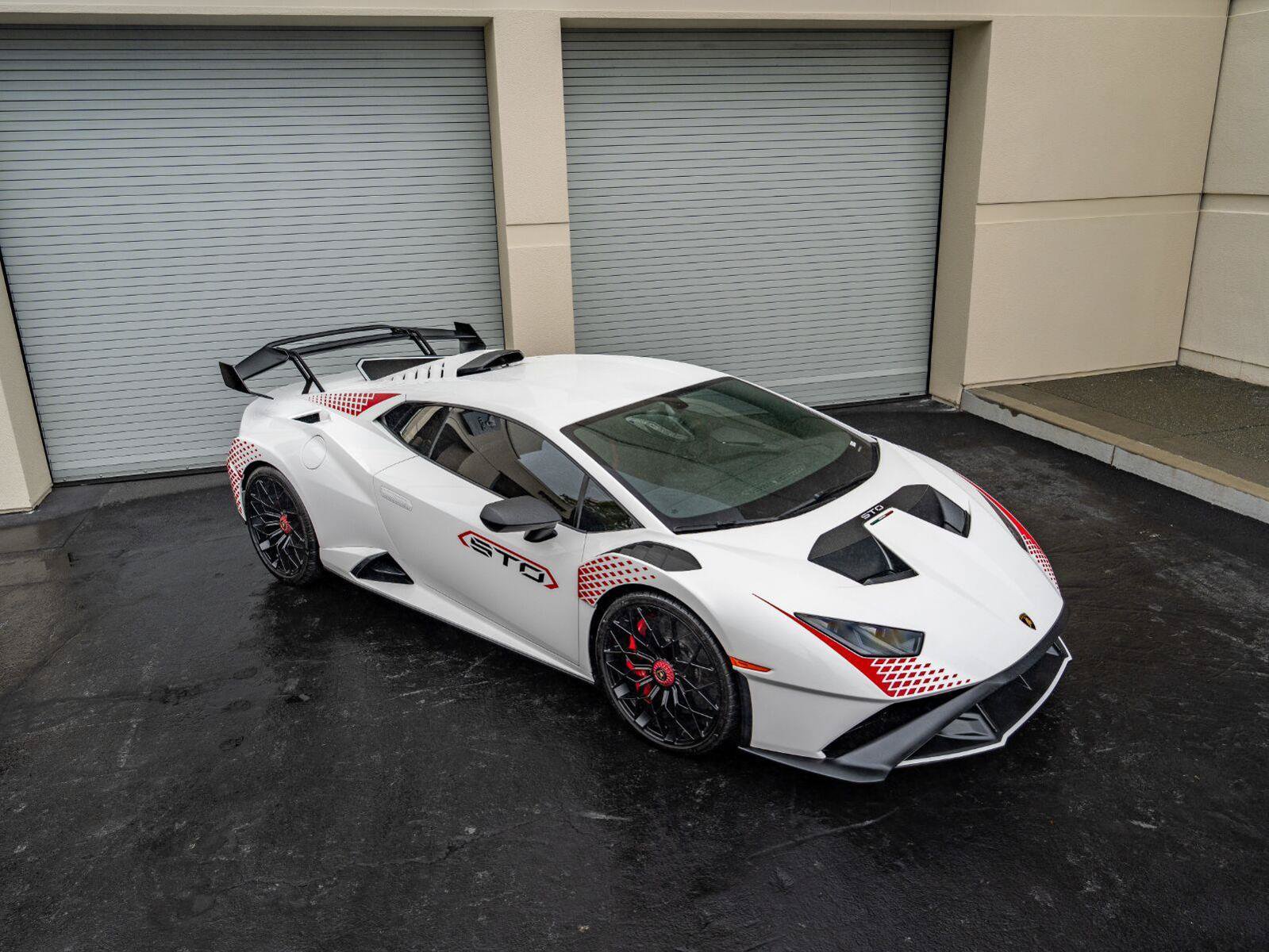 Used 2022 Lamborghini Huracan STO RWD image 7