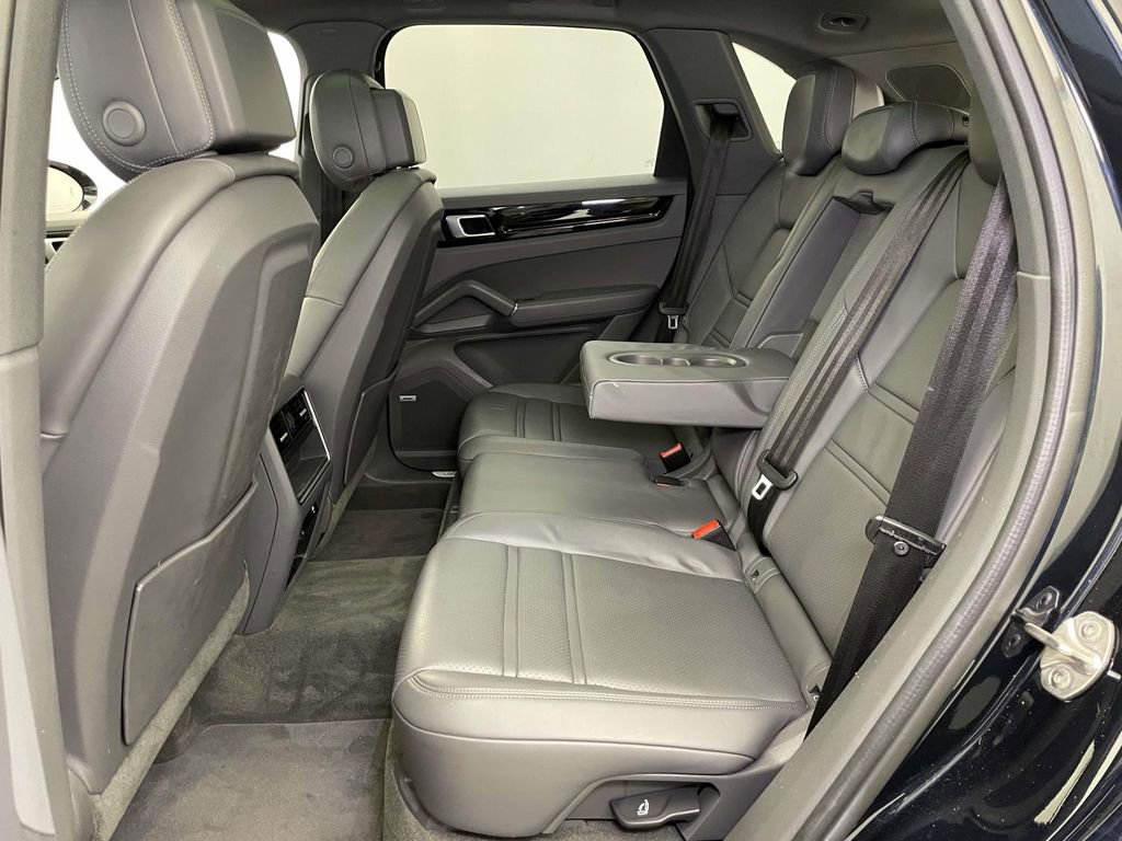 Used 2022 Porsche Cayenne image 19