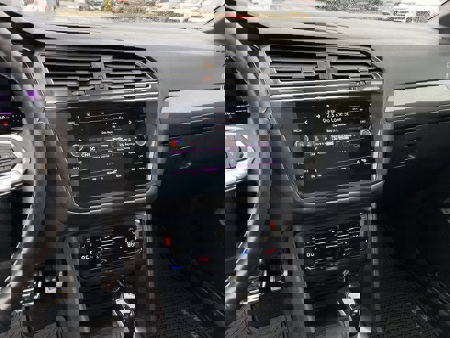 Used 2023 Volkswagen Tiguan SE R-Line image 16