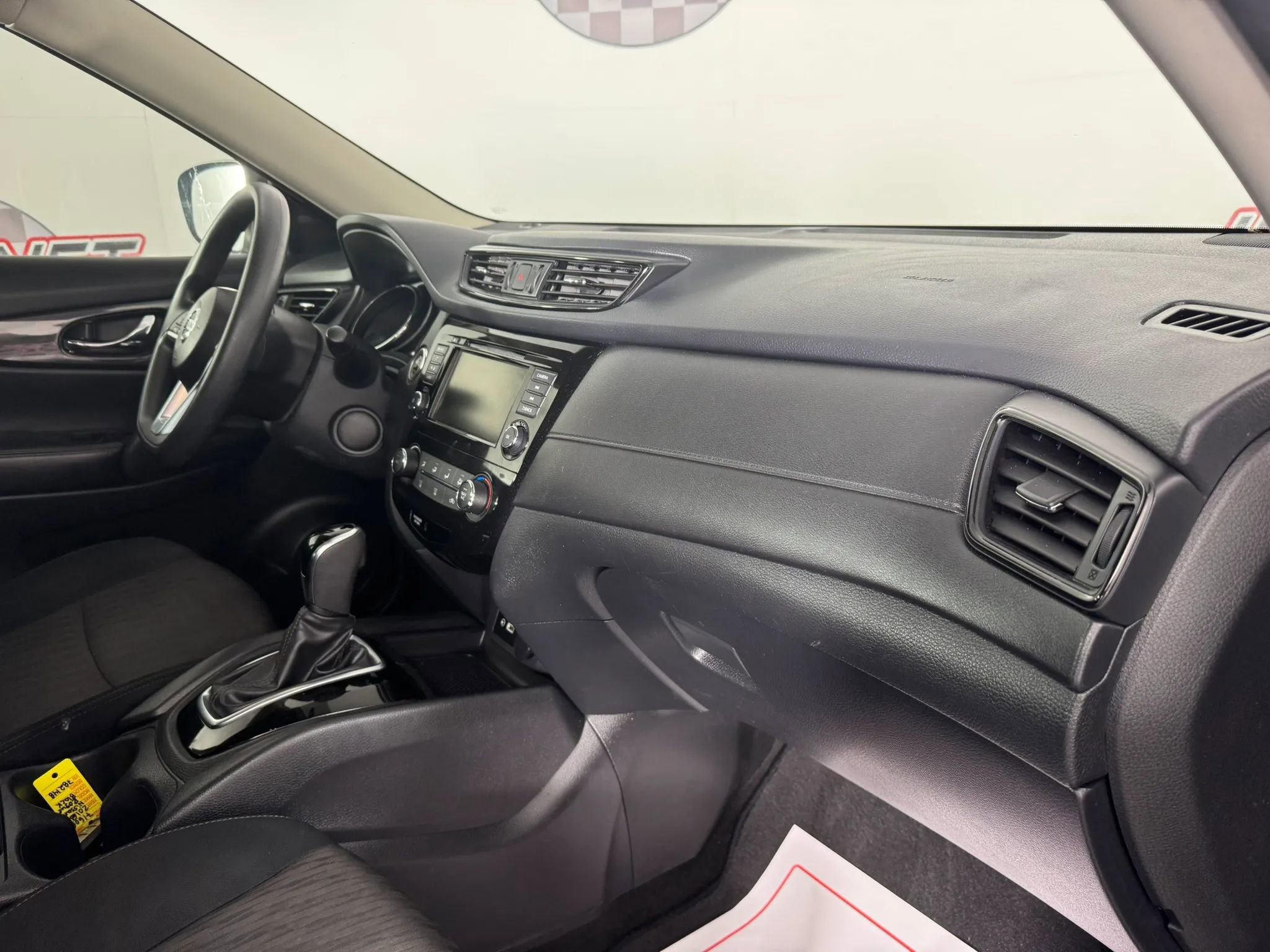 Used 2018 Nissan Rogue SV image 12