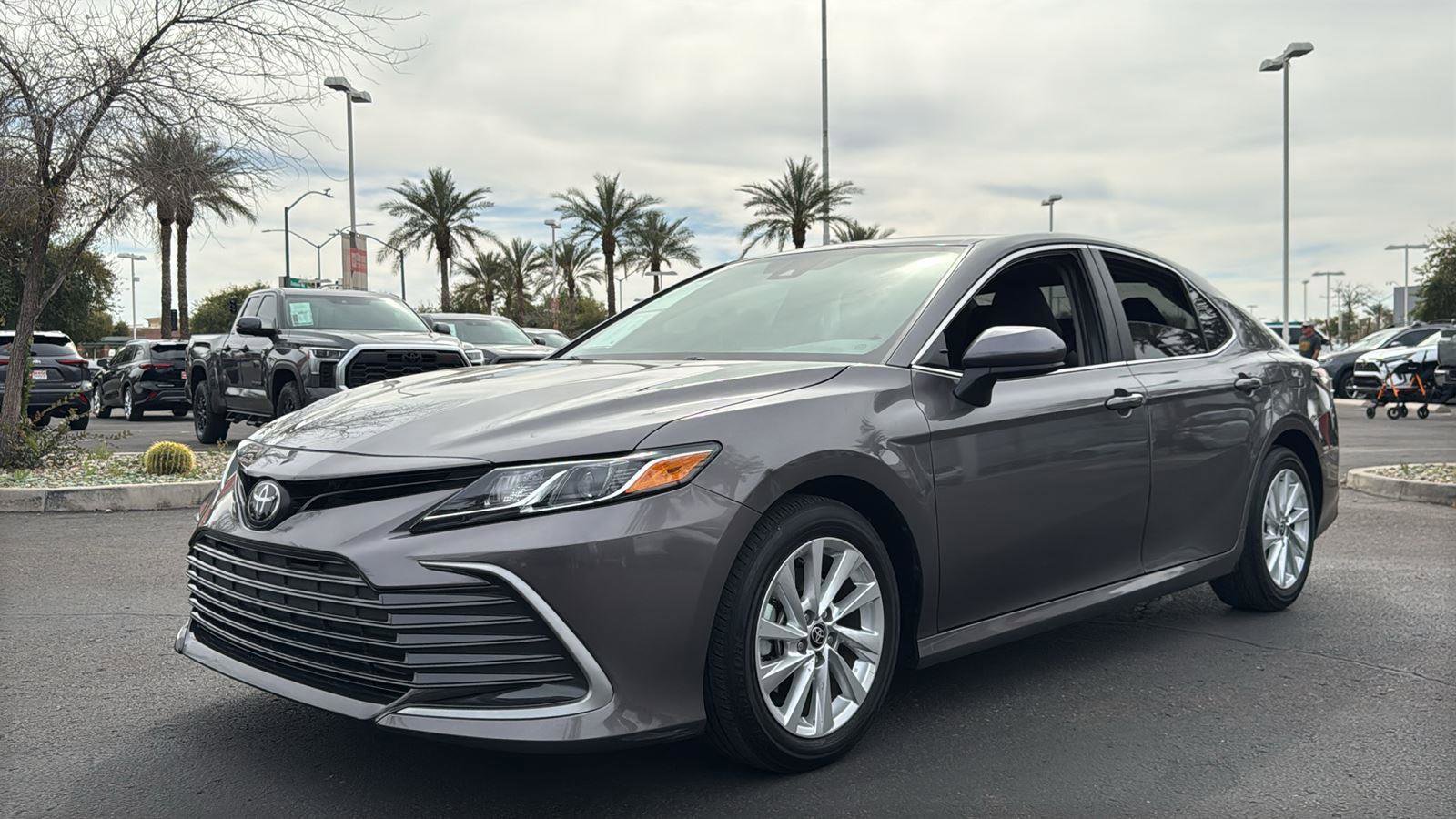 Used 2023 Toyota Camry LE image 3