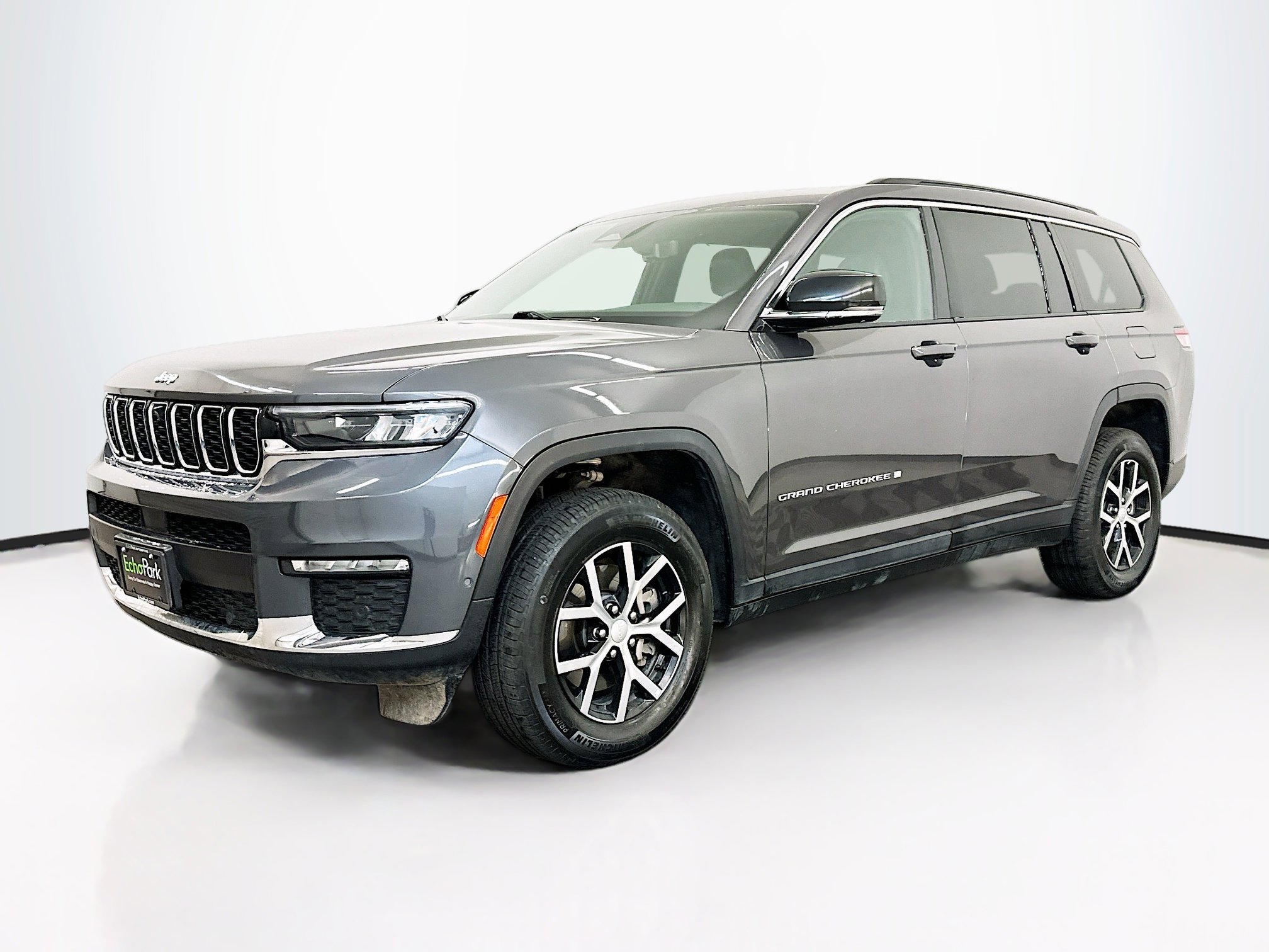 Used 2024 Jeep Grand Cherokee L Limited w/ Luxury Tech Group II image 3