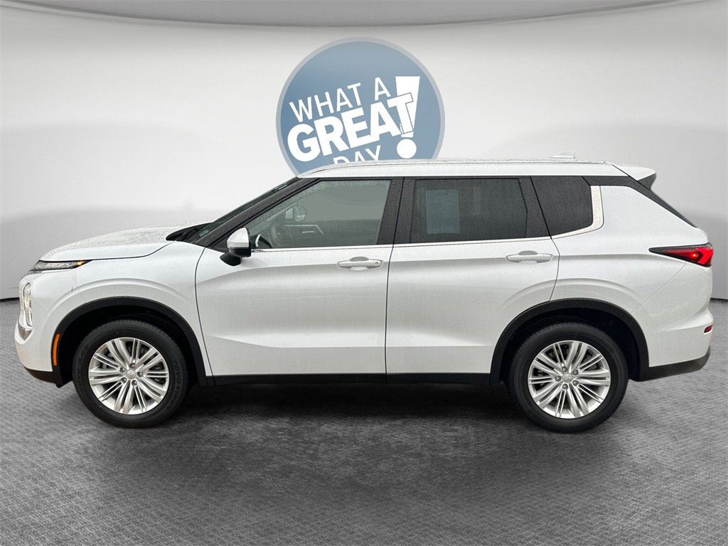 Used 2023 Mitsubishi Outlander ES image 7