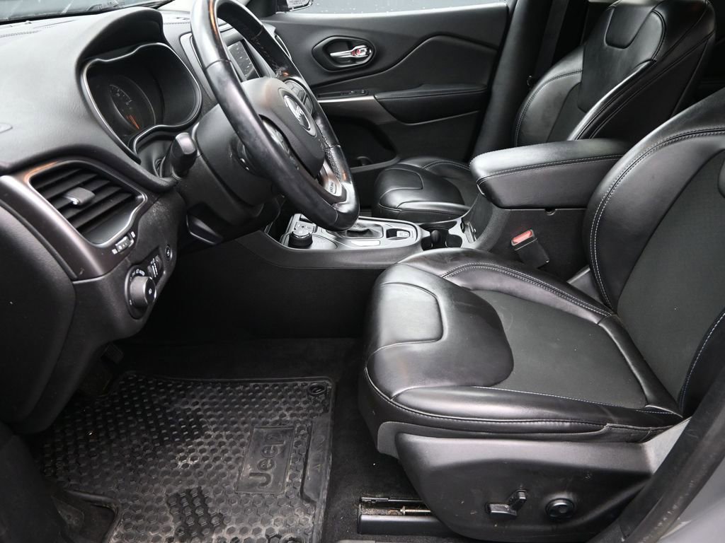 Used 2020 Jeep Cherokee Latitude Plus w/ Comfort/Convenience Group image 15