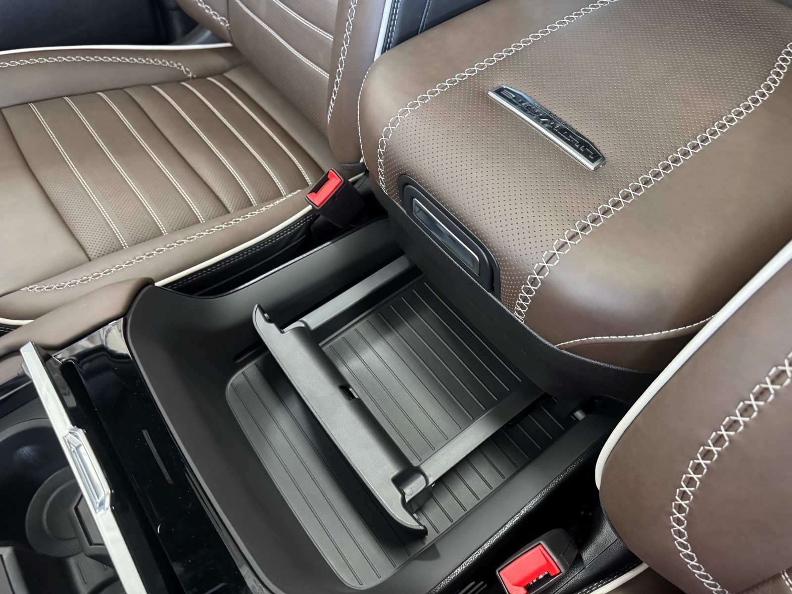 New 2026 GMC Yukon Denali Ultimate w/ LPO, Floor Liner Package AWD/4WD image 32