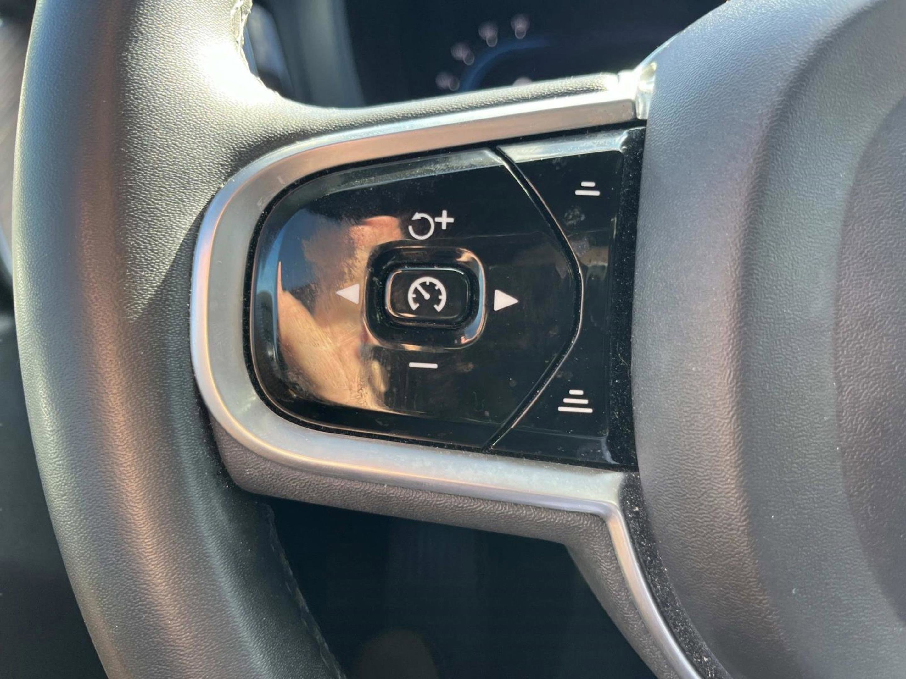 Used 2023 Volvo XC60 B5 Ultimate image 35