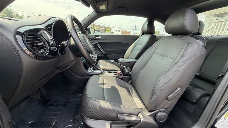 Used 2018 Volkswagen Beetle 2.0T FWD image 23
