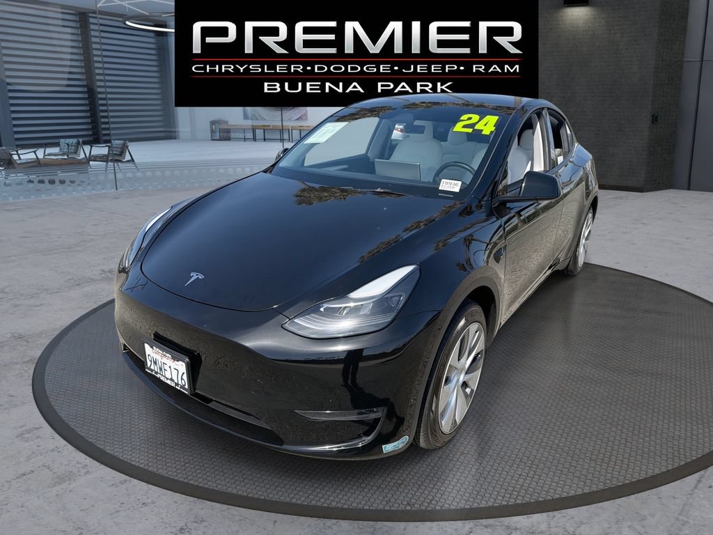Used 2024 Tesla Model Y Long Range RWD image 1