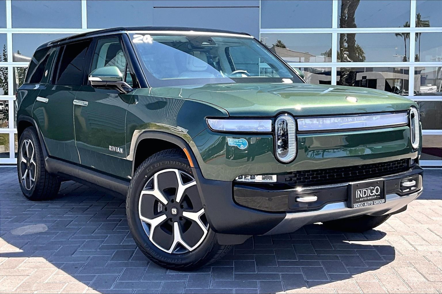 Used 2024 Rivian R1S Adventure AWD/4WD image 3