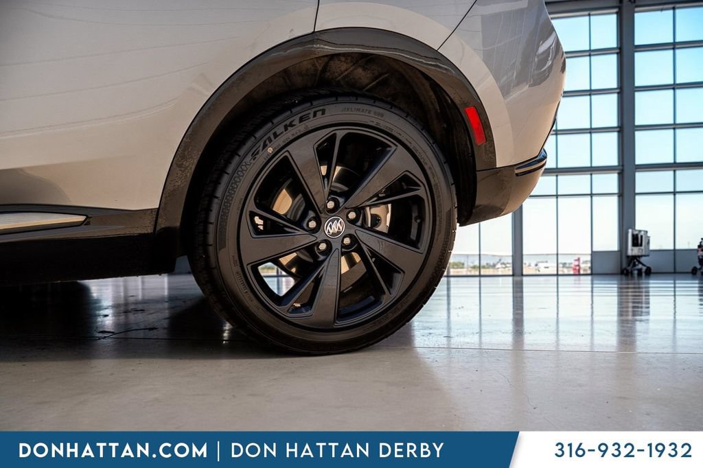 Used 2023 Buick Envision Essence w/ Sport Touring Package AWD/4WD image 39