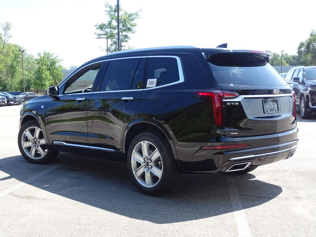 New 2025 Cadillac XT6 Luxury image 14