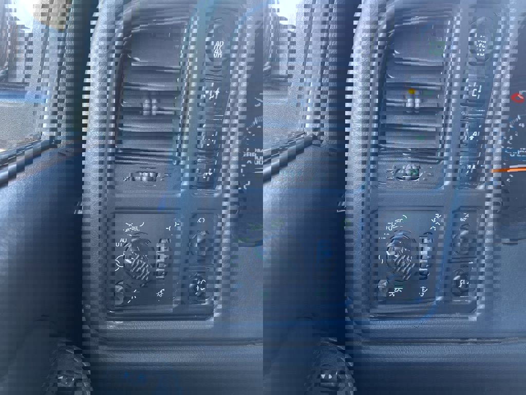 Used 2004 Chevrolet Avalanche Z71 w/ Sun And Sound Package image 13