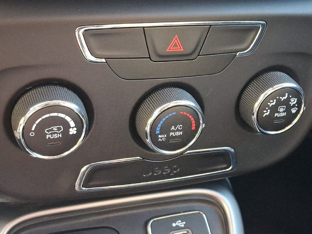 Used 2018 Jeep Compass Latitude AWD/4WD image 15