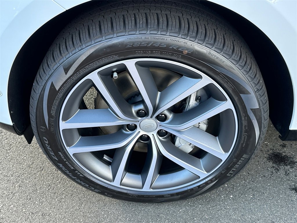 New 2025 Land Rover Range Rover SE image 8