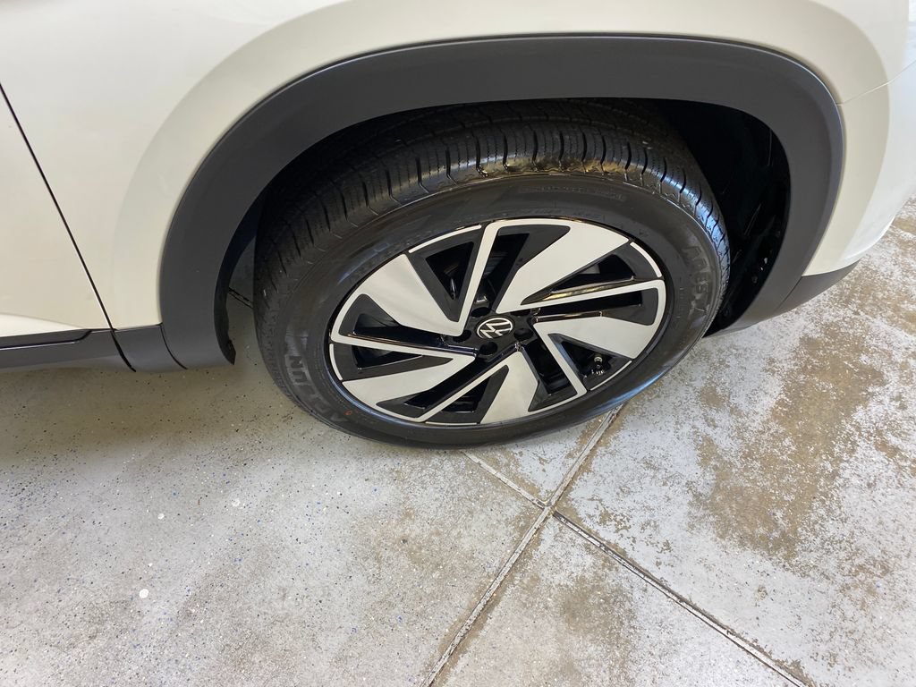 Used 2025 Volkswagen Atlas SE FWD image 14